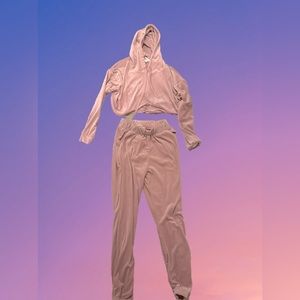 NO COMMENT(BRAND) CROPPED SILKY SWEATSUIT